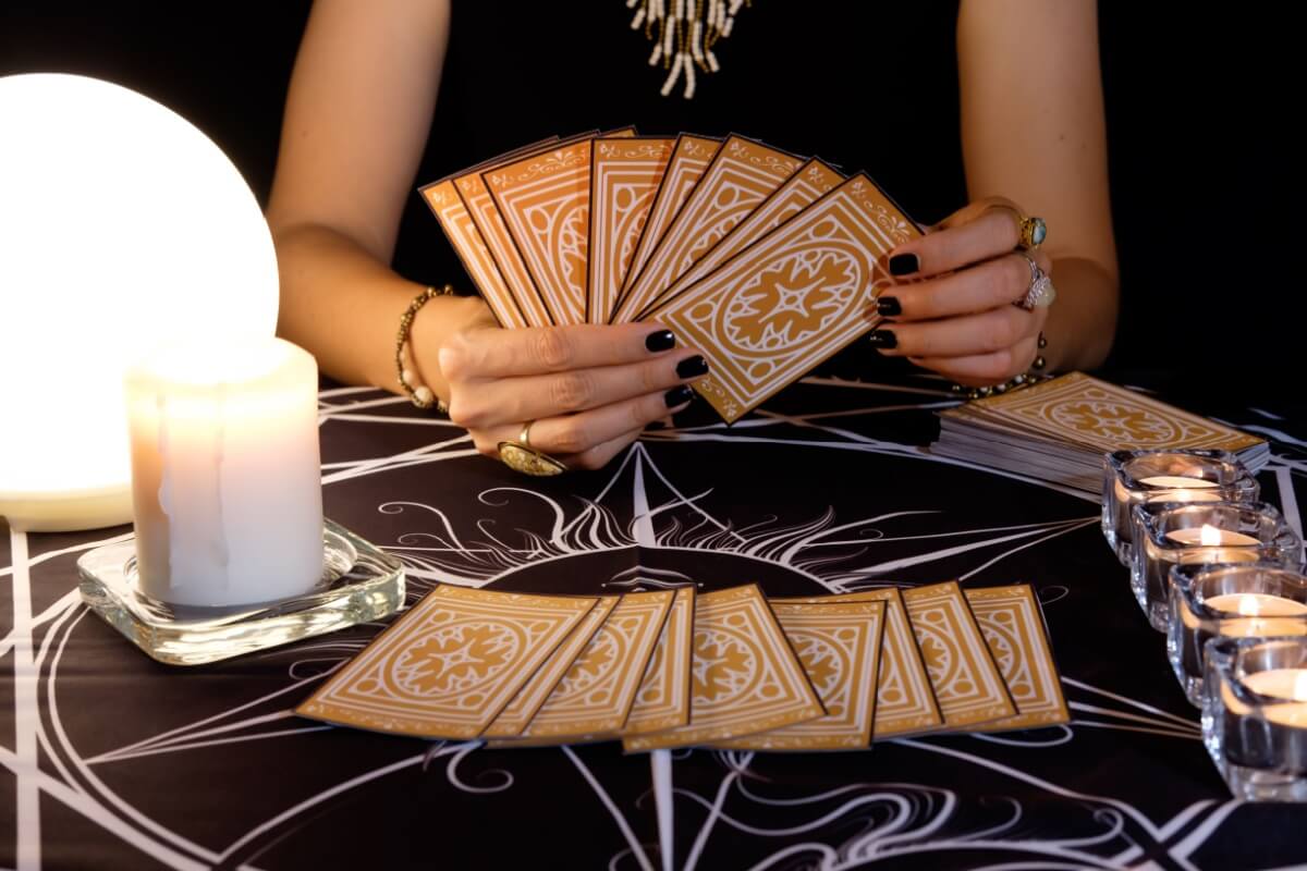 weekly-tarot:-forecast-for-the-signs-from-april-27th-to-may-3rd,-2026