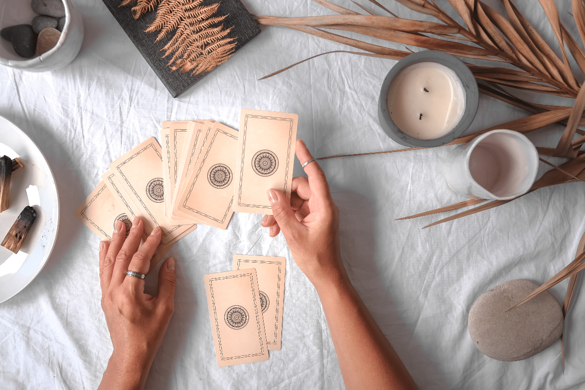 tarot-mensal:-previsoes-para-os-12-signos-em-setembro-de-2026