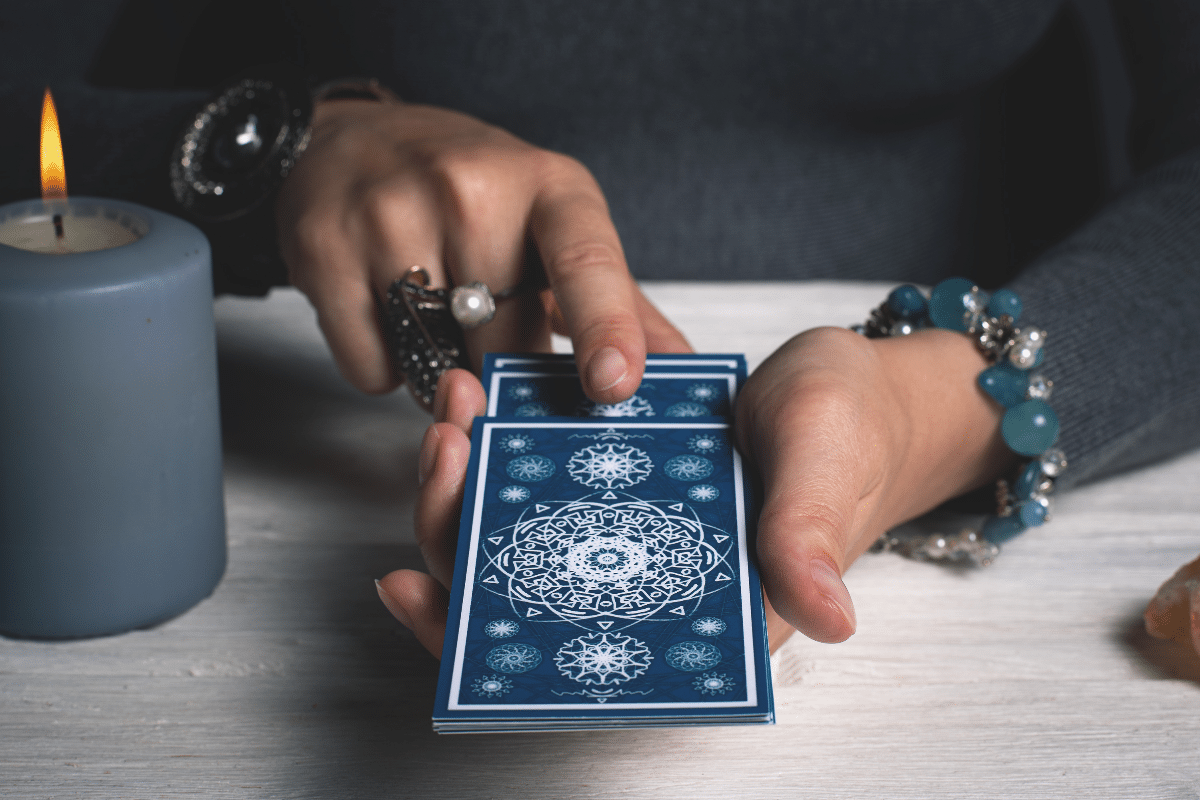 tarot-do-dia:-previsao-para-os-12-signos-em-15/09/2026