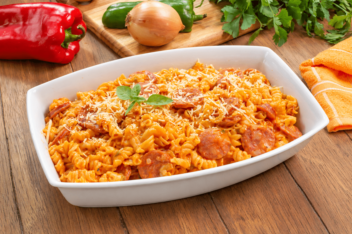 quer-um-almoco-facil-no-sabado?-aprenda-esse-macarrao-cremoso-na-panela-de-pressao