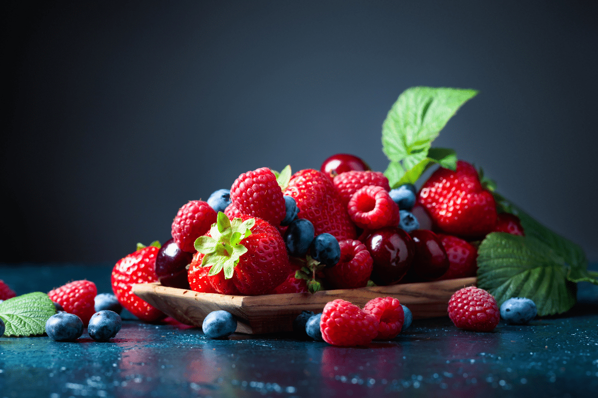 estudo-diz-que-frutas-vermelhas-e-roxas-protegem-o-coracao,-mas-consumo-ainda-esta-abaixo-da-necessidade